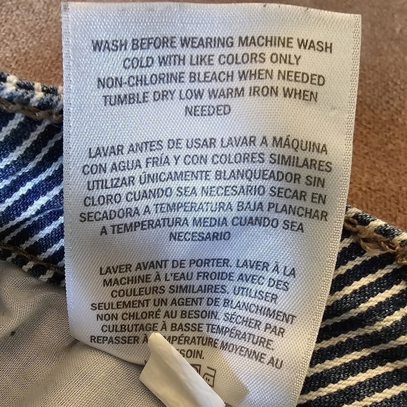 Style & Co Petite Mid-Rise Curvy Pinstripe Cuffed Hem Capris Size 12P - Picture 6 of 10